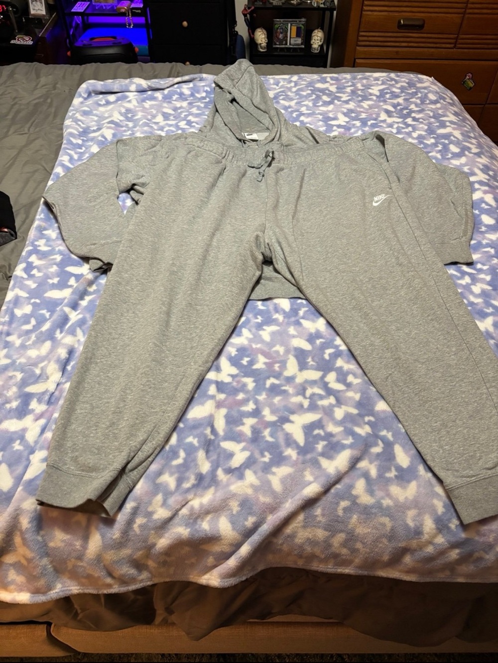Like new worn maybe twice Nike Heather Gray Hoodie & Jogger Sweat Set - Picture 3 of 6